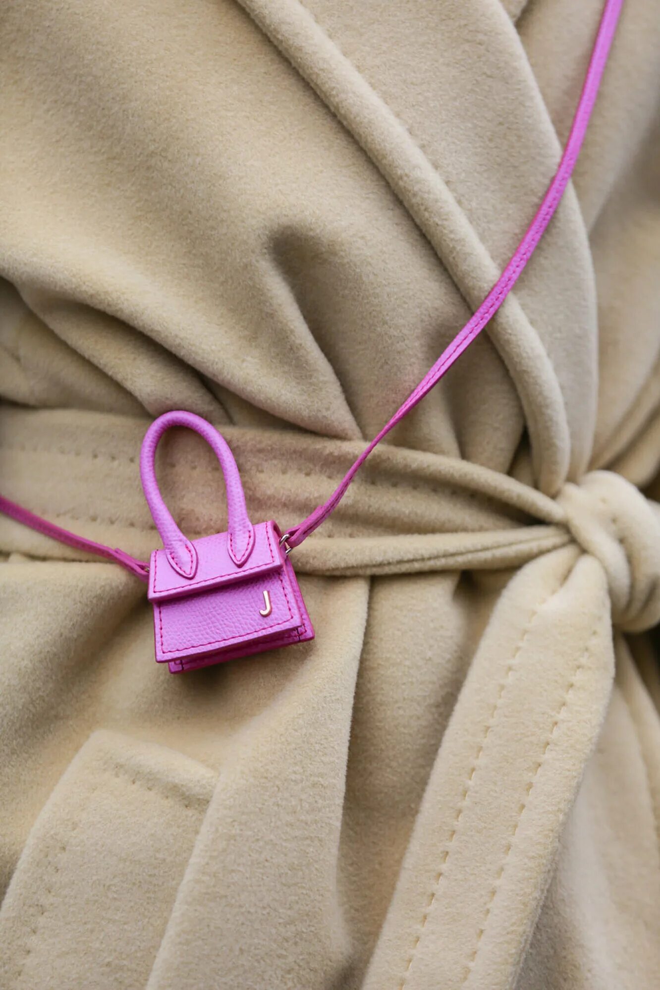 Микро сумка. Jacquemus 2025 сумки. сумка jacquemus маленькая. жак мюз сумки. маленькая сумочка j.