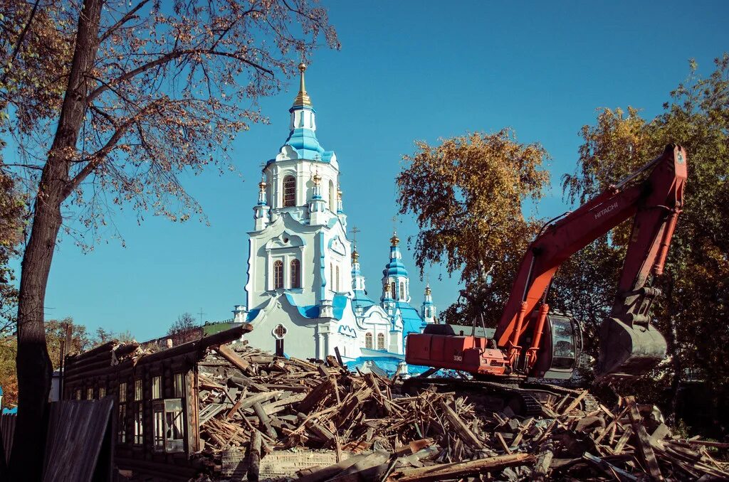 Снос храмов. Разрушение церквей. Сносят церкви в европе. Разрушенный храм франции. Рушат храмы в европе.