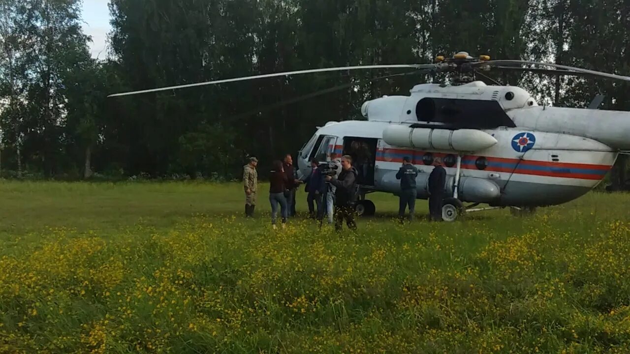 Вертолет МЧС Великий Новгород. МЧС Великий Новгород Неболчи. Поселок Неболчи Любытинского района Новгородской области. На день поселка вертолет прилетает.