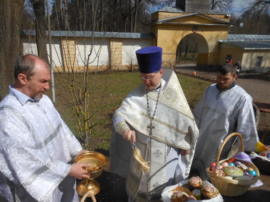 Пасха в 1988 году. Пасха в Архангельском. Пасха усадьба Архангельское. Пасха в Тальцах. Храм Архангела Михаила во Владимире на Пасху.