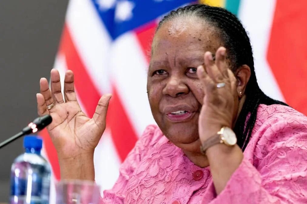 Министр юар. Министр здравоохранения юар джо фаала. Министр юар. Министр иностранных дел юар. Министр юар.