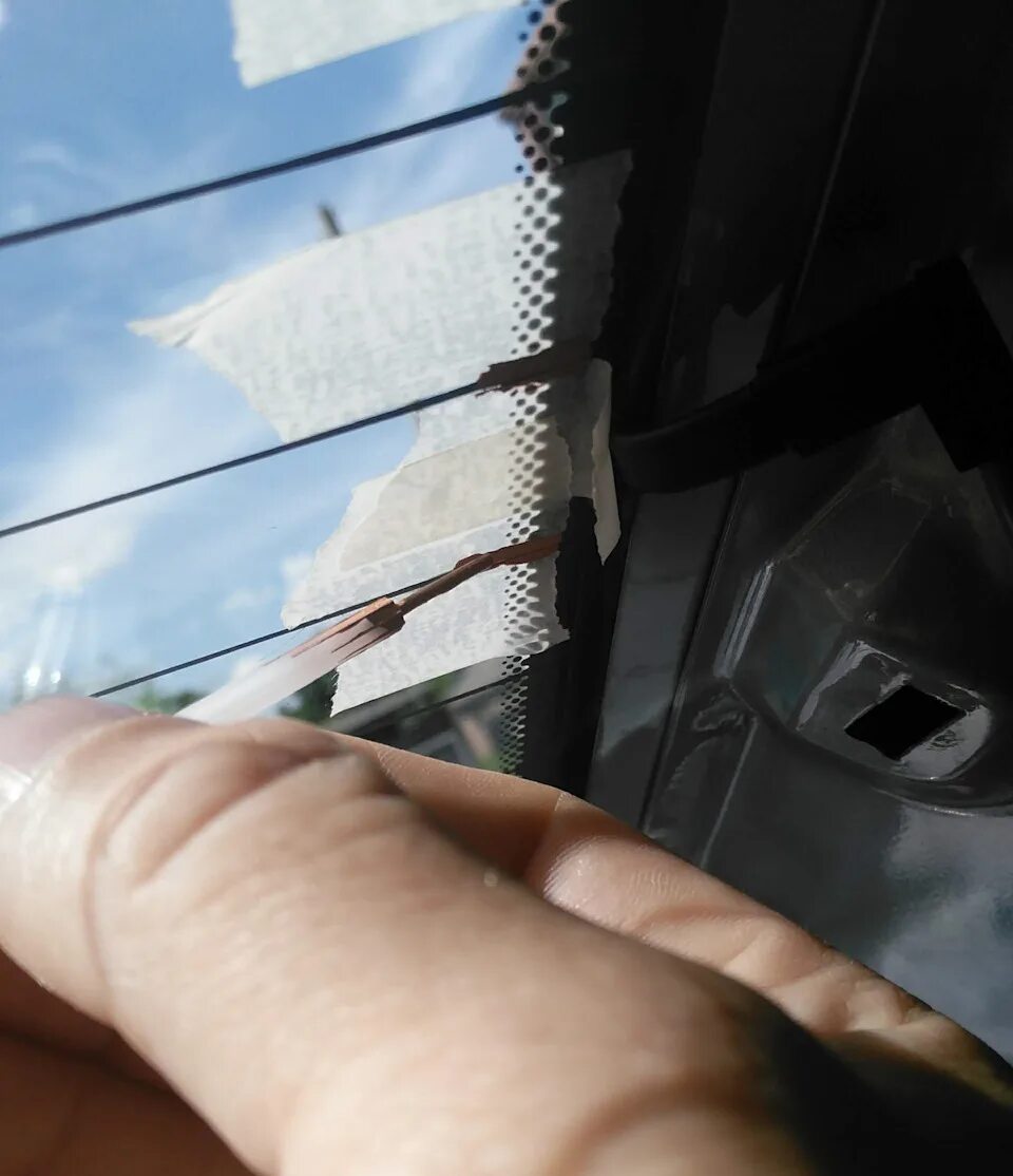 Ремонт обогрева заднего стекла своими руками. Ремонт обогрева заднего стекла своими руками. Обогреватель заднего стекла автомобиля. Ремонтируем обогреватель заднего стекла автомобиля. Ремонт обогрева заднего стекла своими руками.