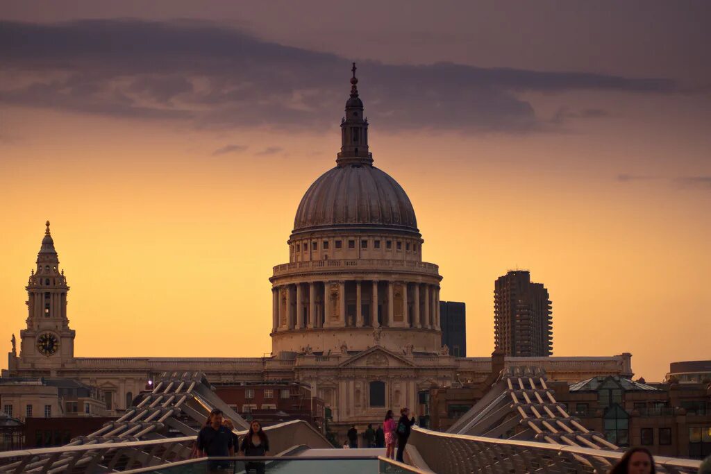Петра лондон. St paul's cathedral. Петра лондон. Сант паулс кафедрал лондон. Собор святого павла лондон 17 век без купола.