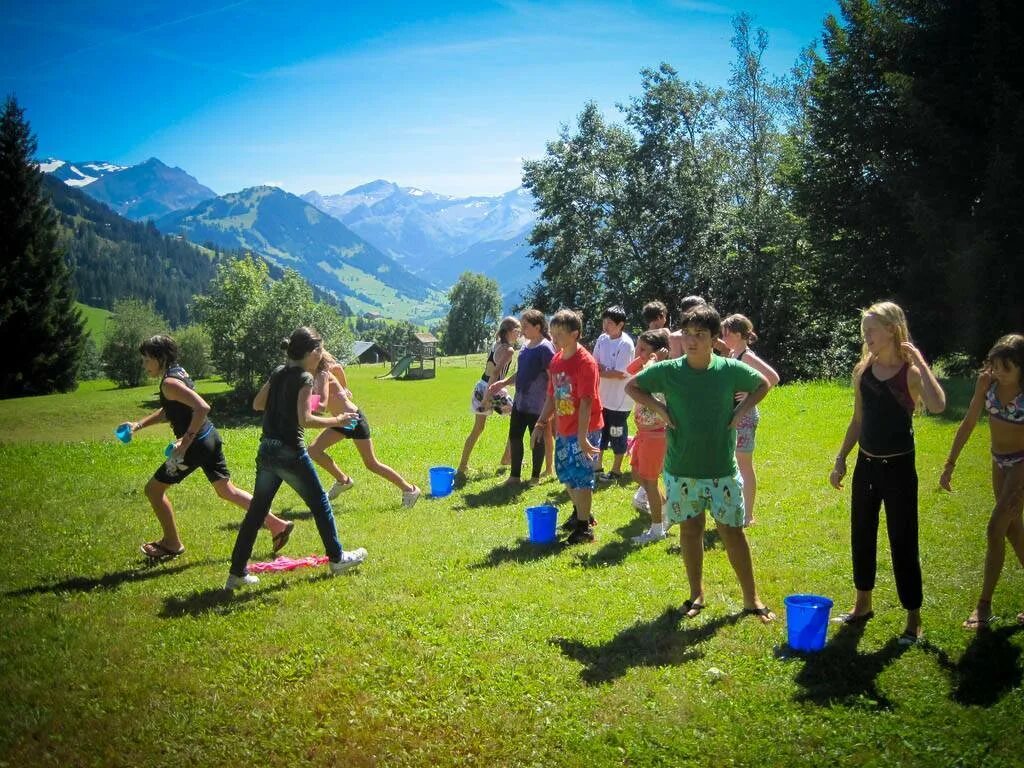 Student camp. Детский спортивный лагерь. Летний спортивный лагерь. Спортивный лагерь для детей. Спорт в лагере.