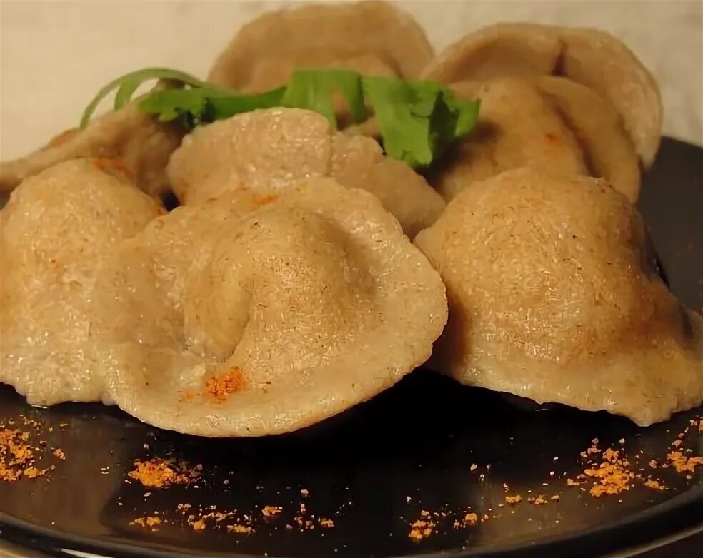 Пельмени из ржаной муки рецепт. Пельмени из ржаной муки. вареники из ржаной муки. тесто для пельменей из ржаной муки. пельмени из ржаного теста.