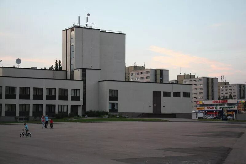 дом культуры костомукша. костомукша город в карелии. костомукша финская застройка. дом культуры костомукша. дк дружба костомукша.