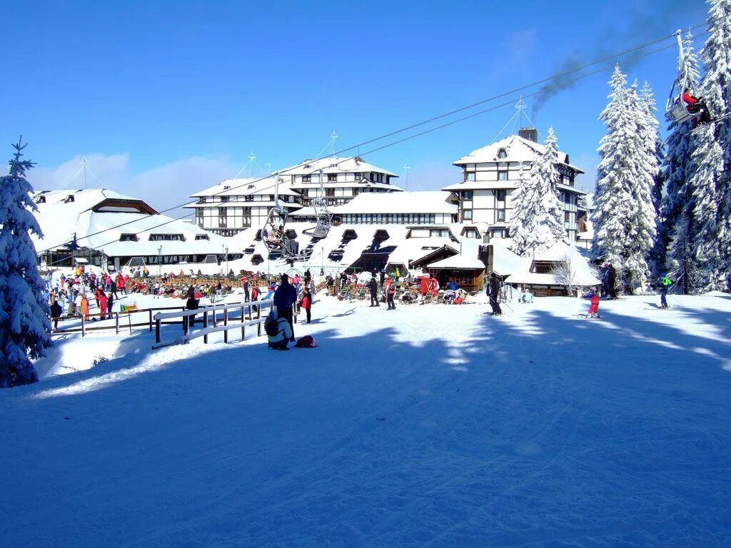 Сербия горнолыжный курорт. Копаоник Сербия горнолыжный курорт. Курорт Копаоник в Сербии. Копаоник Сербия сноуборд. Копаоник горнолыжный курорт отели.
