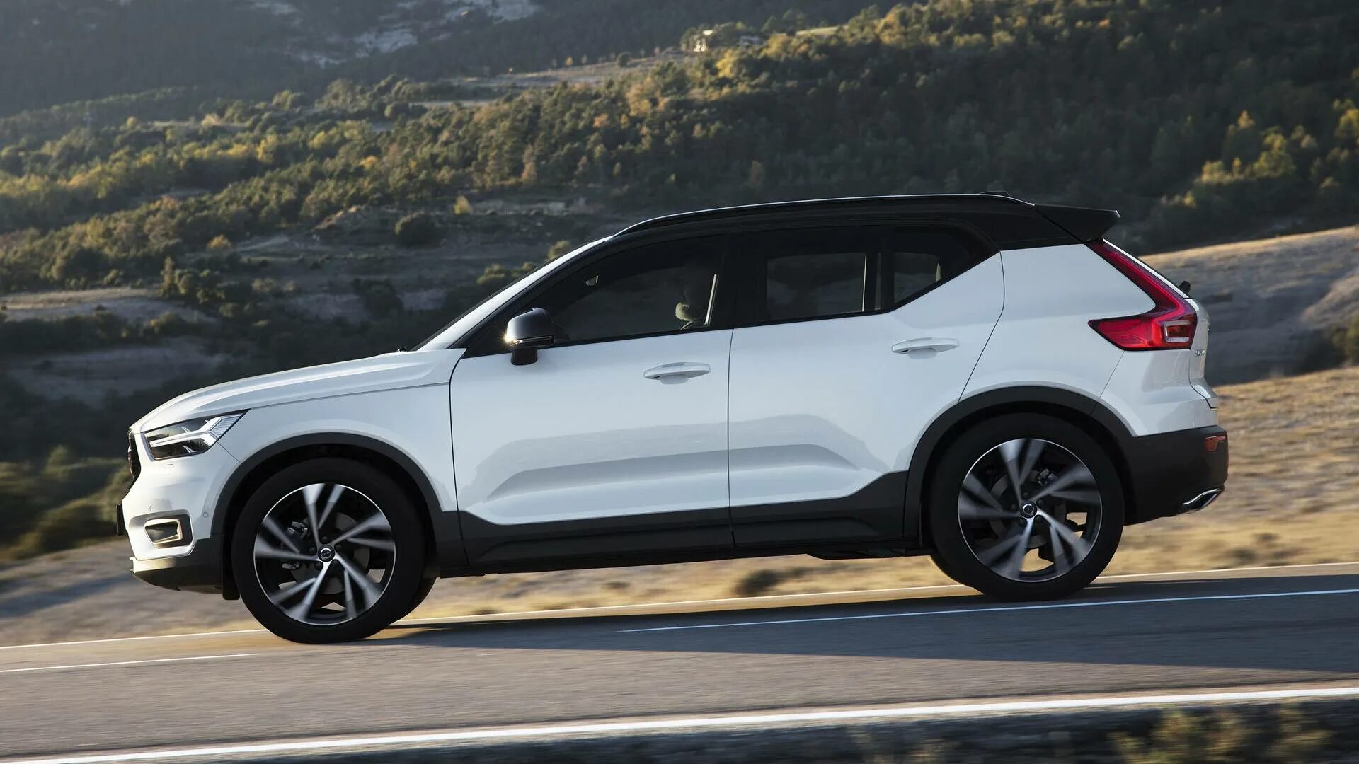 Сх 40. Volvo xc40 2019. Вольво XC 40 белая. Volvo xc40 2020. Volvo xc40 2018.