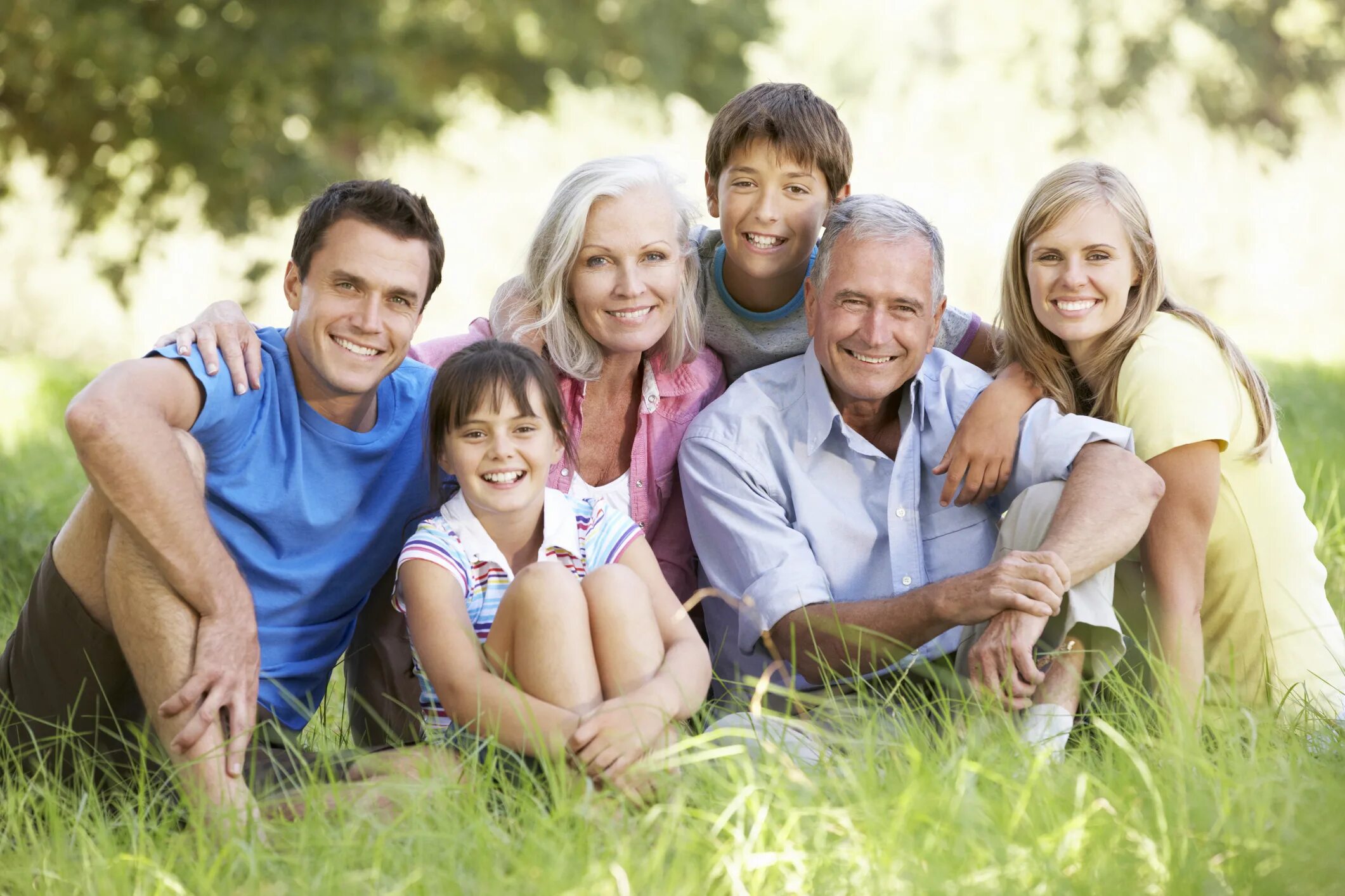 Join family. Семья 3 поколения. Семья несколько поколений. Семья с бабушкой и дедушкой. Большая счастливая семья.