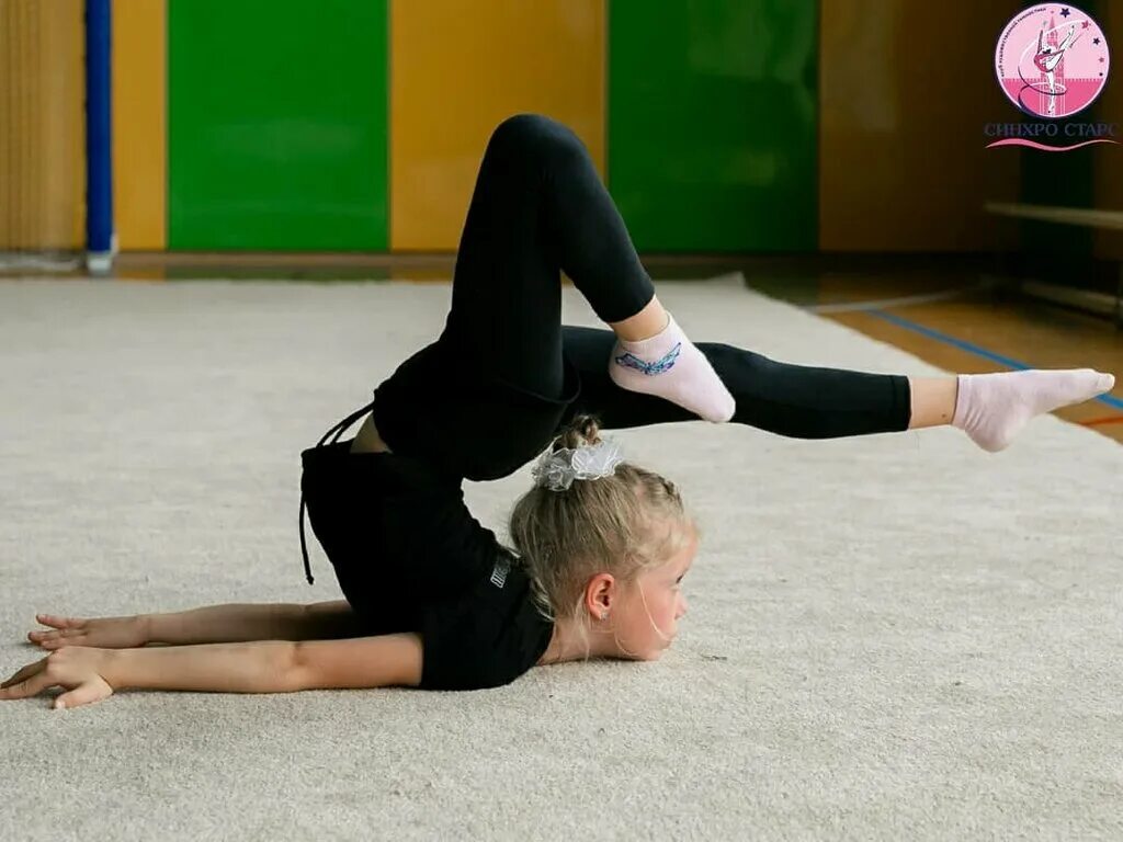 спортивная школа художественная гимнастика москва. занятия гимнасток. физическая культура. гимнастка. художественная гимнастика шоу.