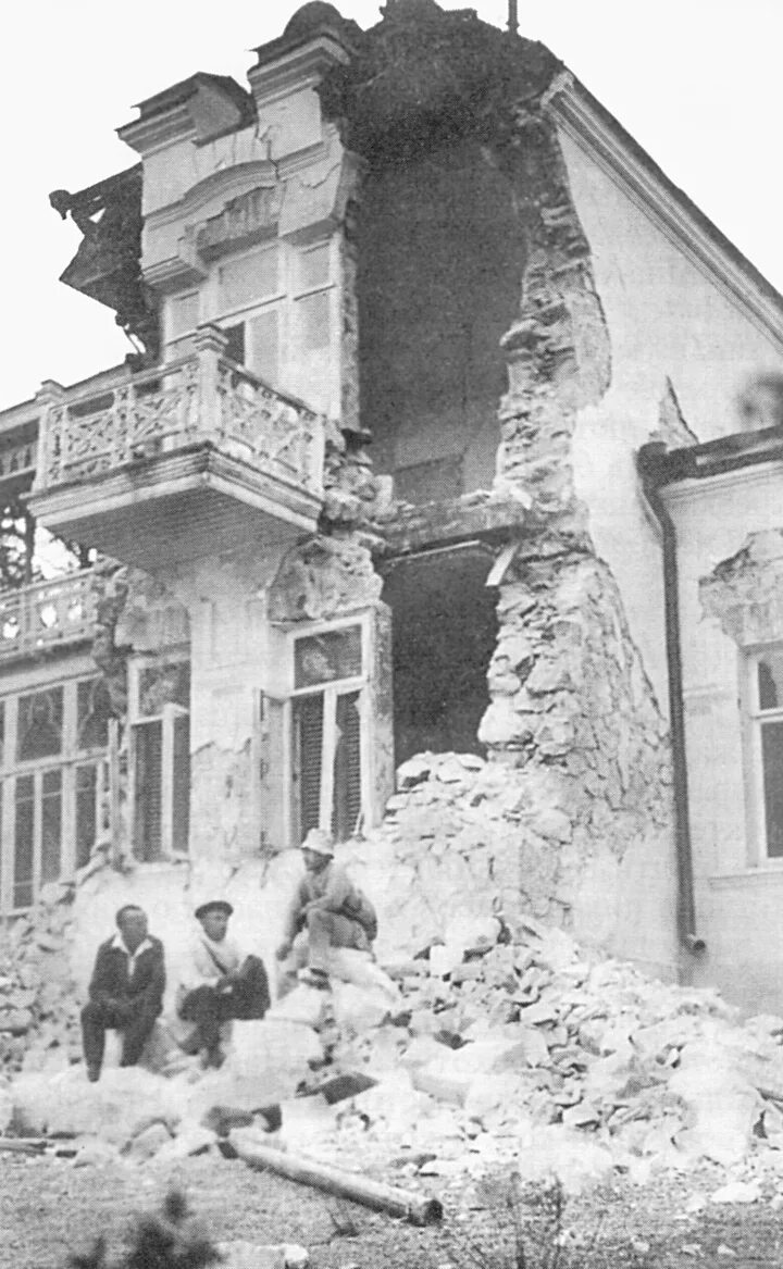 В крыму есть землетрясение. Крымское землетрясение 1927 года. ялтинское землетрясение 1927. землетрясение в крыму в 1927. землетрясение в ялте 1927.