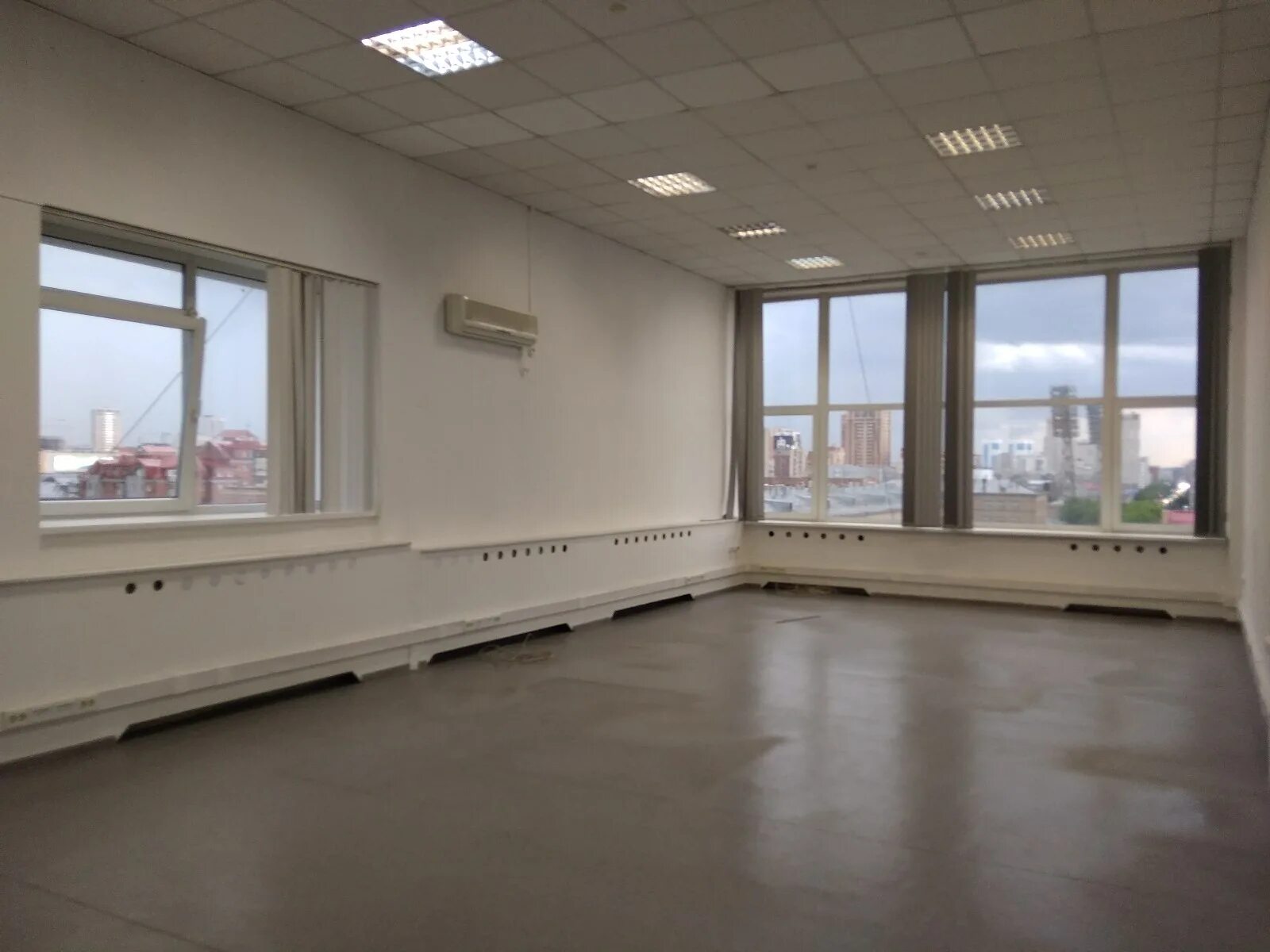 Коммерческое помещение 90 кв м. Офис Новосибирск. Аренда помещений в Новосибирске. Красный проспект офис 4.