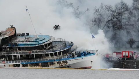 След от теплохода