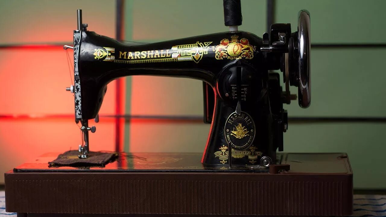 Памятник швейной машинке зингер подольск. Подольский зингер. Подольский зингер. Швейная машина пмз зингер. Швейная машинка зингер подольск.