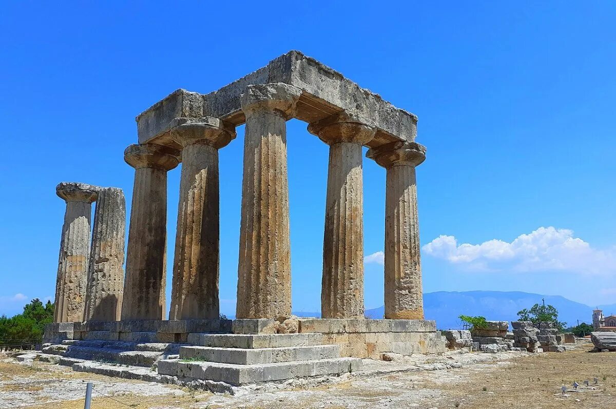Самая большая греческая. Храм Аполлона в Коринфе. Храм Аполлона в Сиде. Развалины храма Аполлона в Сиде. Коринф Греция.