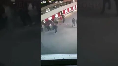 Девочка упала в лет