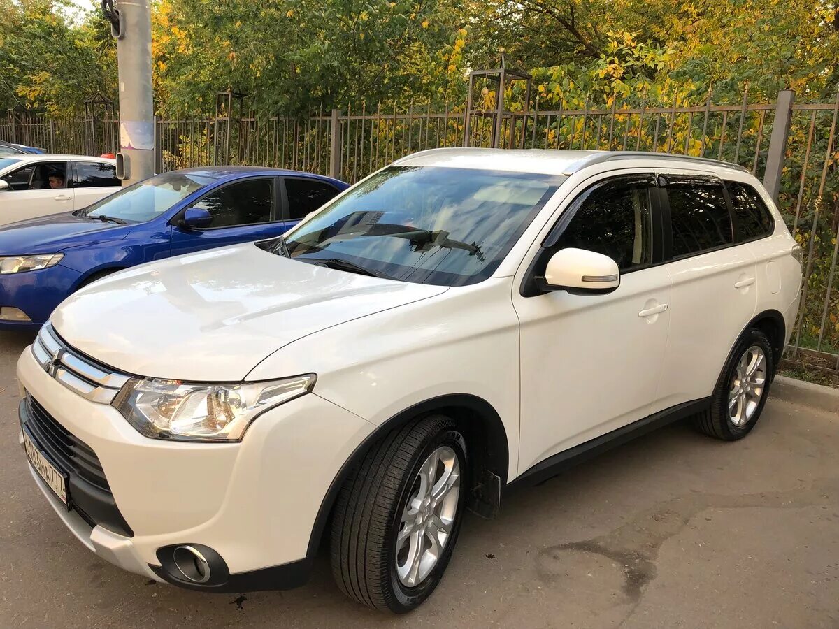 Mitsubishi Outlander III 2014. Mitsubishi Outlander 2014. Митсубиси Аутлендер 2014 белый. Mitsubishi Outlander 2014 белый. Аутлендер 3 рестайлинг купить