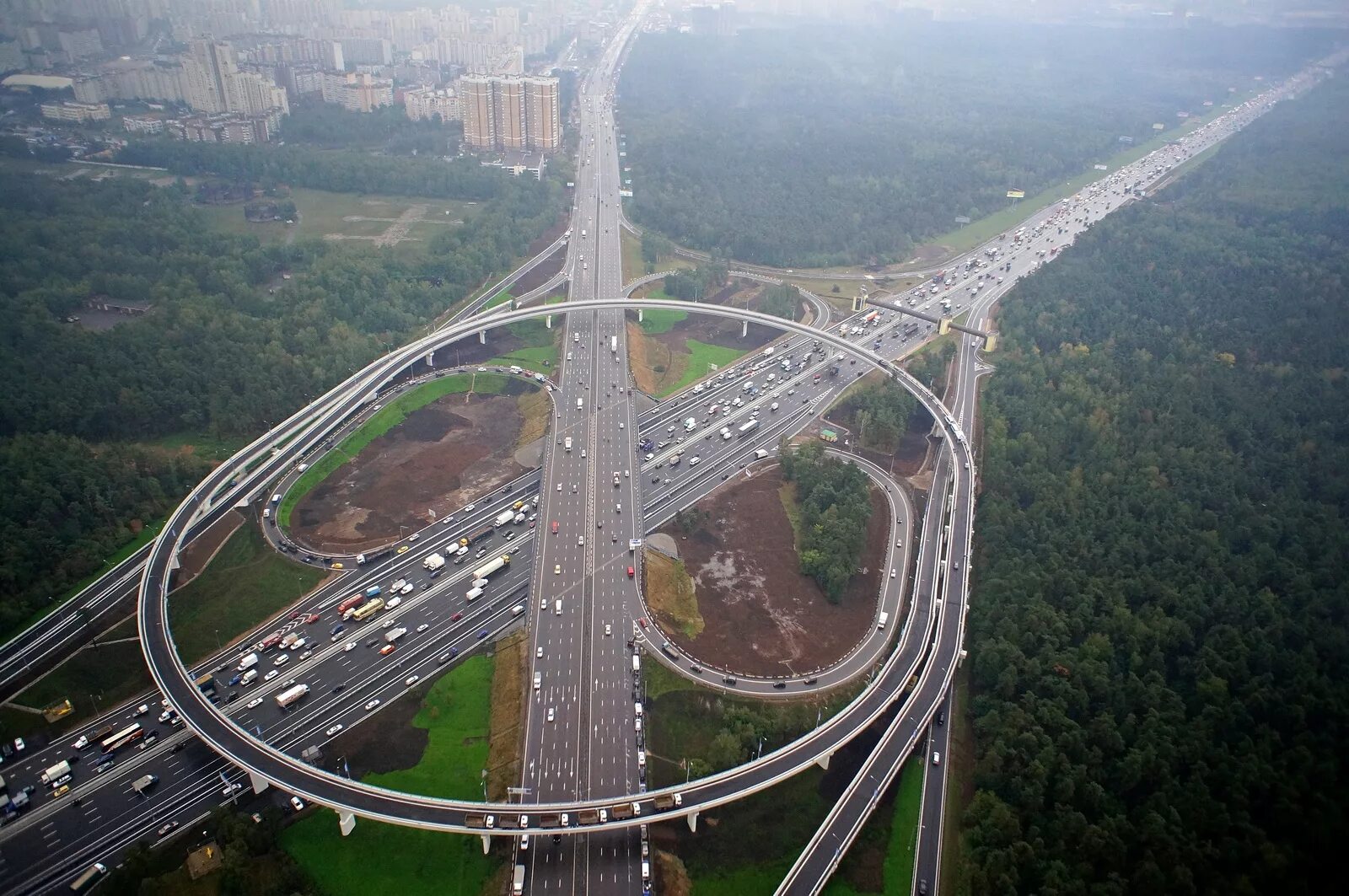 МКАД Москвы магистраль. Кольцевая автодорога МКАД. Эстакада Алтуфьевское шоссе МКАД. Бусиновская развязка на МКАД. Как выглядит кольцевая