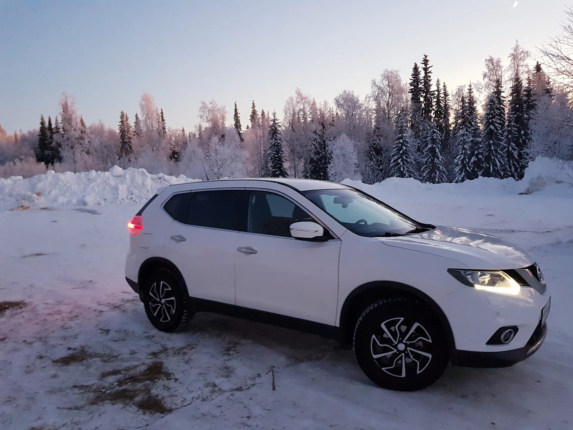 Ниссан икс трейл 2015. Nissan qashqai j11 белый. 0 л. Ниссан кашкай зима. Кашкай j10.