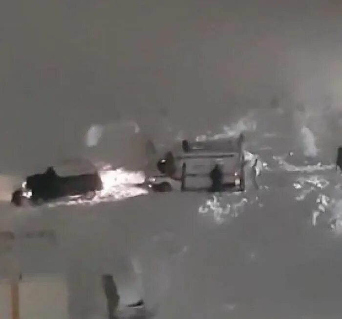 У харькова колеса вместо сугробов вязнут. Фура деловые линии застряла в снегу. Скорая застряла в снегу в самаре. У харькова колеса вместо сугробов вязнут. У харькова колеса вместо сугробов вязнут.