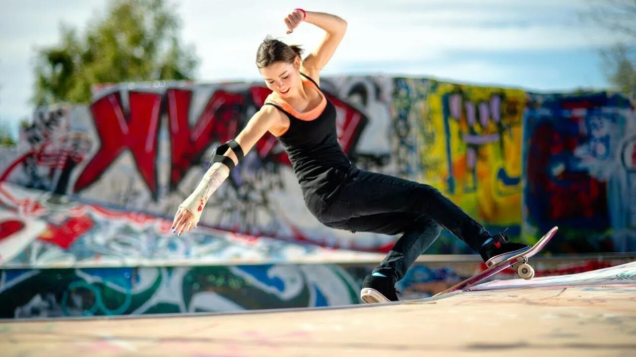 Girl skateboarding. Girl skateboarding. Girl skateboarding. Девочка на скейте. Girl skateboarding.