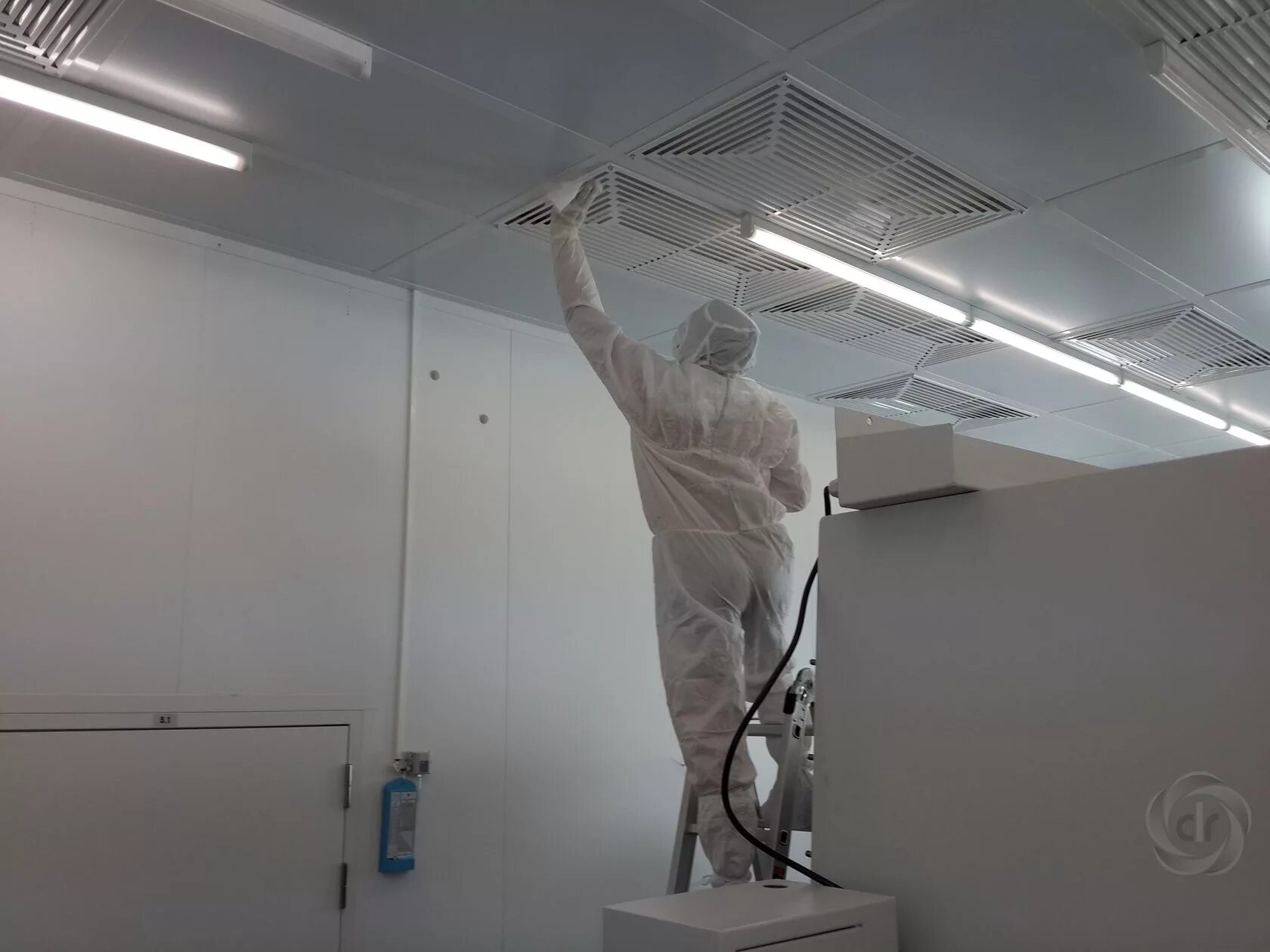 Вентиляция в операционной. Гмл панели для чистых помещений. Гипсометаллические панели для чистых помещений. Приточно вытяжная система вентиляции в медицинских учреждениях. Модуль медицинский климатизированный для чистых помещений.