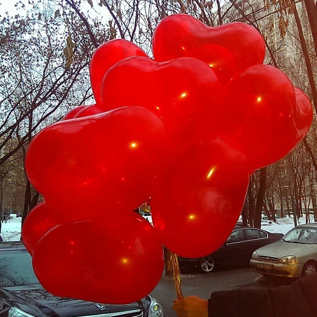 Сердце в виде шаров. Шары красные сердца. Красные шары сердечки. Шарики в форме сердца. Красные шары в форме сердца.