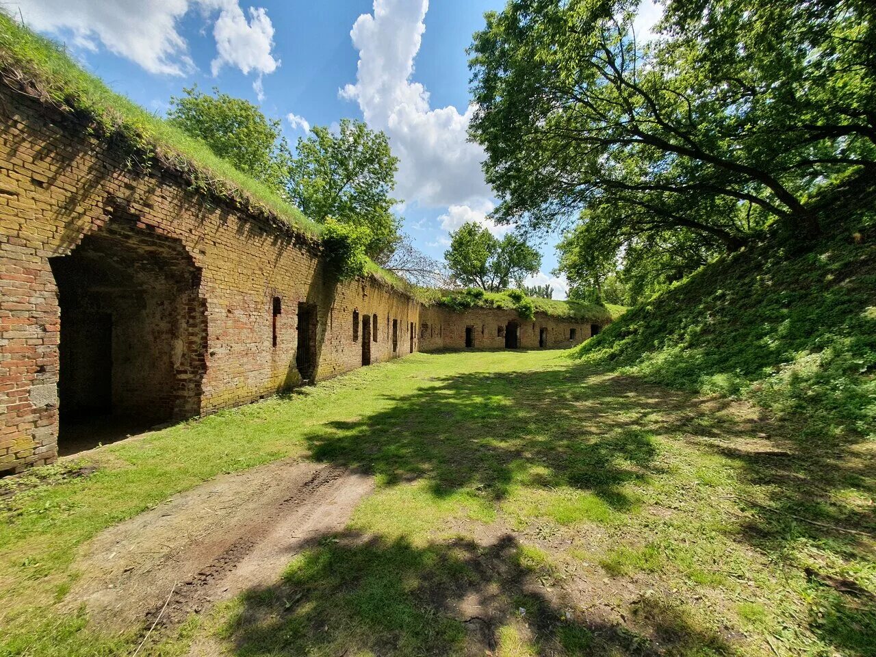 Республиканская 10 брест. Брест б. Республиканская 10 дом. Брест б. Бульвар космонавтов 24 брест фото.