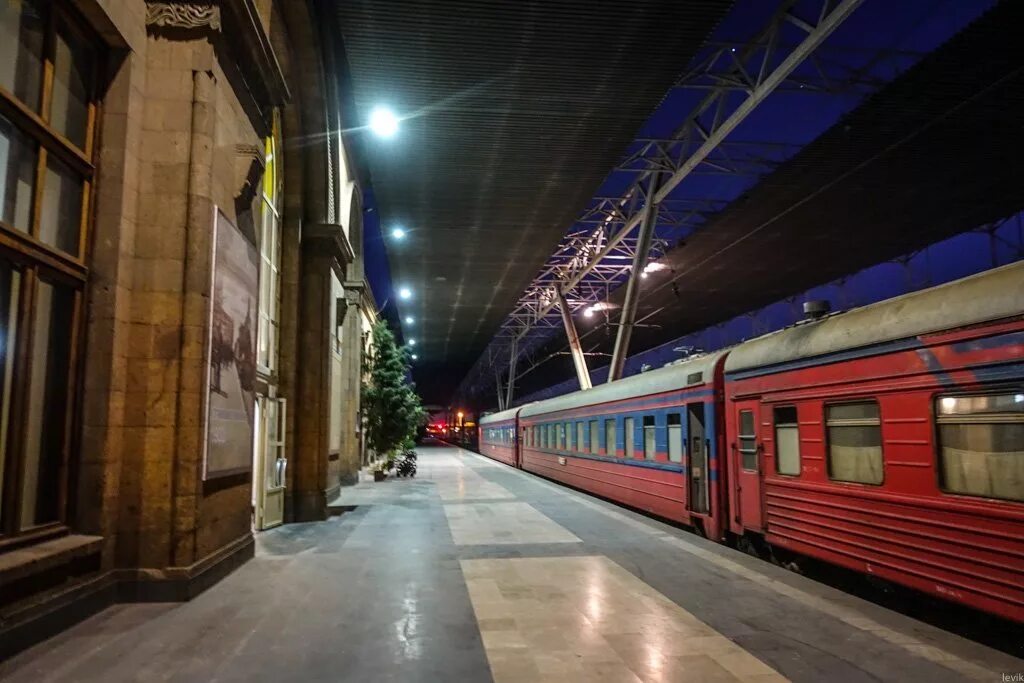Железная дорога Ереван Тбилиси. Поезд Ереван Тбилиси св. Поезд 372 Ереван Тбилиси вагон св. Поезд поезд Тбилиси Ереван.