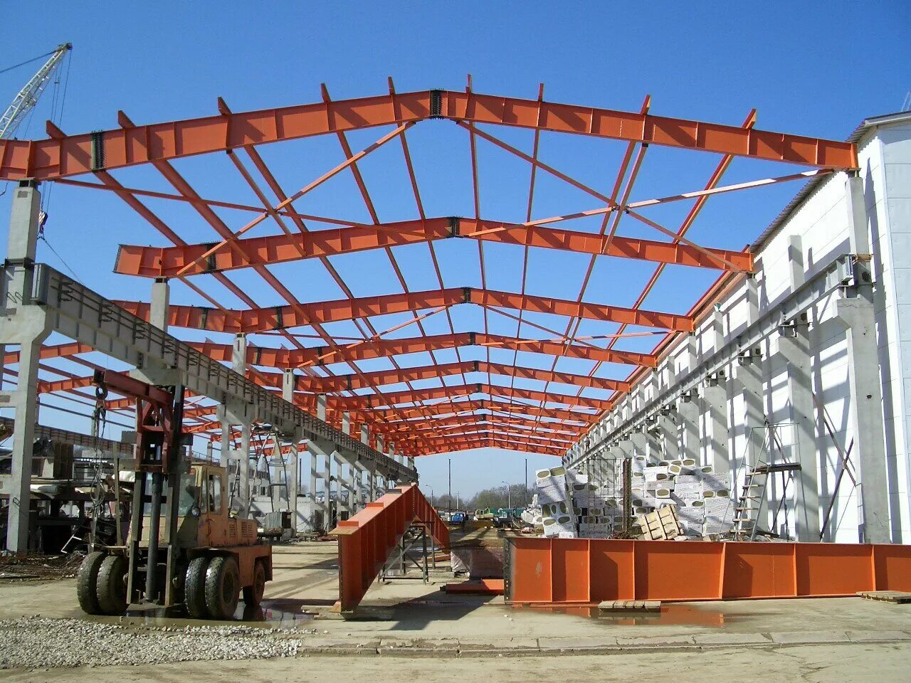 Большепролетные здания. Кдк клееные деревянные конструкции. Покрытие производственных зданий. Стропильные балки жб 6 метров для плит пкж. Каркас ангара клюшечник.