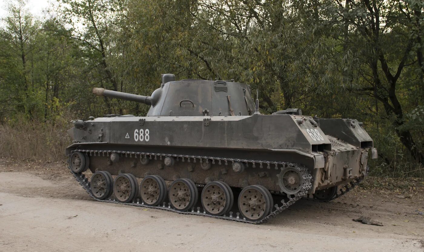 Bmw m4 2015. Бмп-2м курганмашзавод. Кубинка танковый музей. Танк 72б3 калибр. Танк т-72б3м.