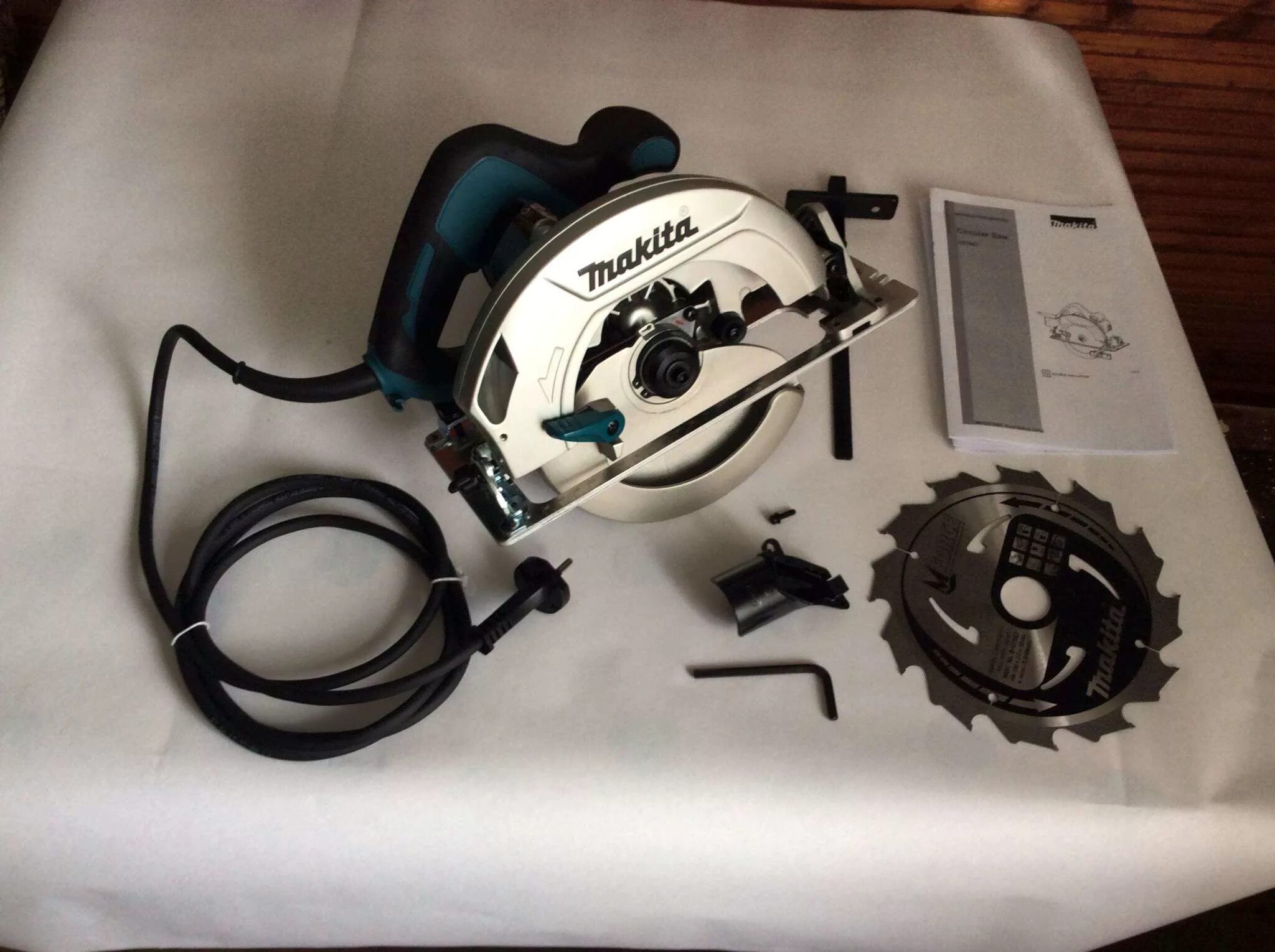 Пила дисковая makita hs7601. Пила дисковая Макита 7601. Макита дисковая пила HS 7601. Дисковая пила Makita hs0600. Makita 1050 Вт.