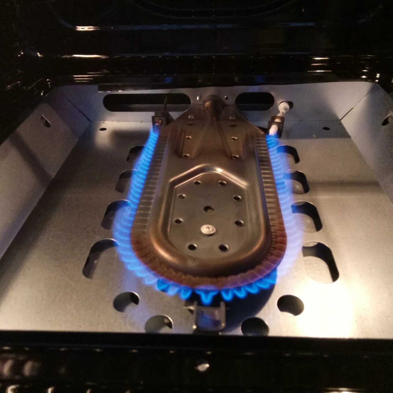 Почему не работает газовая духовка. Газовая плита изнутри. Плита гефест газовая 4-х конфорочная с духовым шкафом. Газовая плита гефест 60см белая газ контроль электроподжиг. Почему не работает газовая духовка.