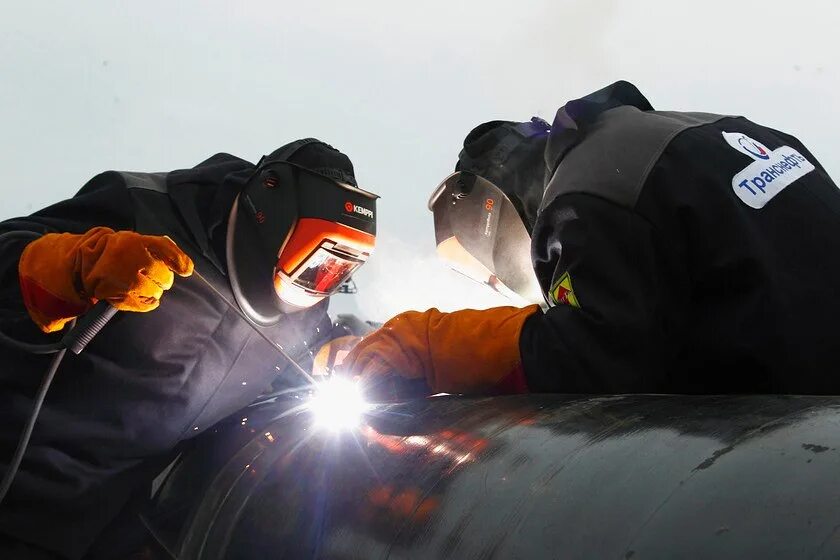 Трубопроводная строительная дирекция транснефть. Транснефть сварка. Главный сварщик транснефть. Сварщик транснефть. Лучший по профессии оператор товарный транснефть.