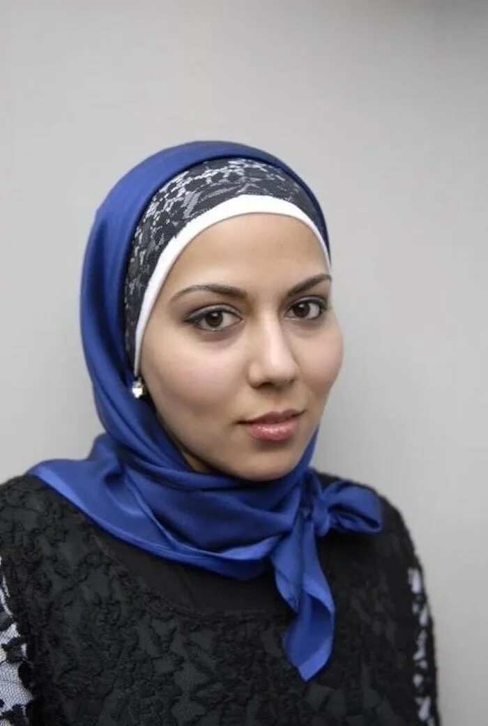 Мусульманка в платке. Познакомиться с мусульманкой. Познакомиться с девушкой мусульманка. Пожилая мусульманка. Медик в хиджабе.