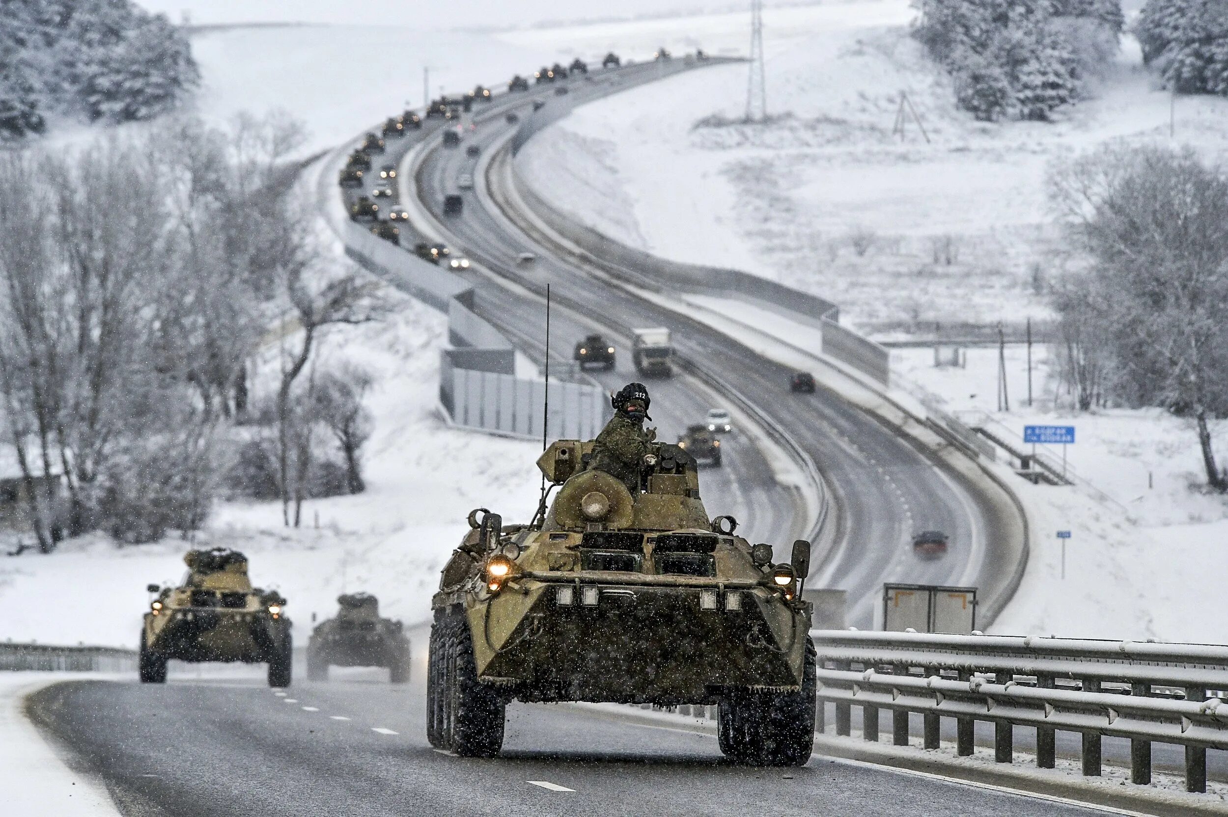 Колонна военной техники. Российская Военная колонна. Колонна танков. Колонна военной техники в Украине. Invasion of russia