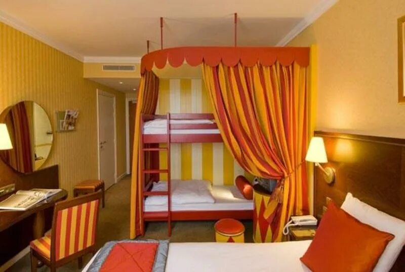 Отель magic circus. Отель magic circus. Circus circus отель. Отель волшебный цирк москва. Hotel vienna circus disneyland.