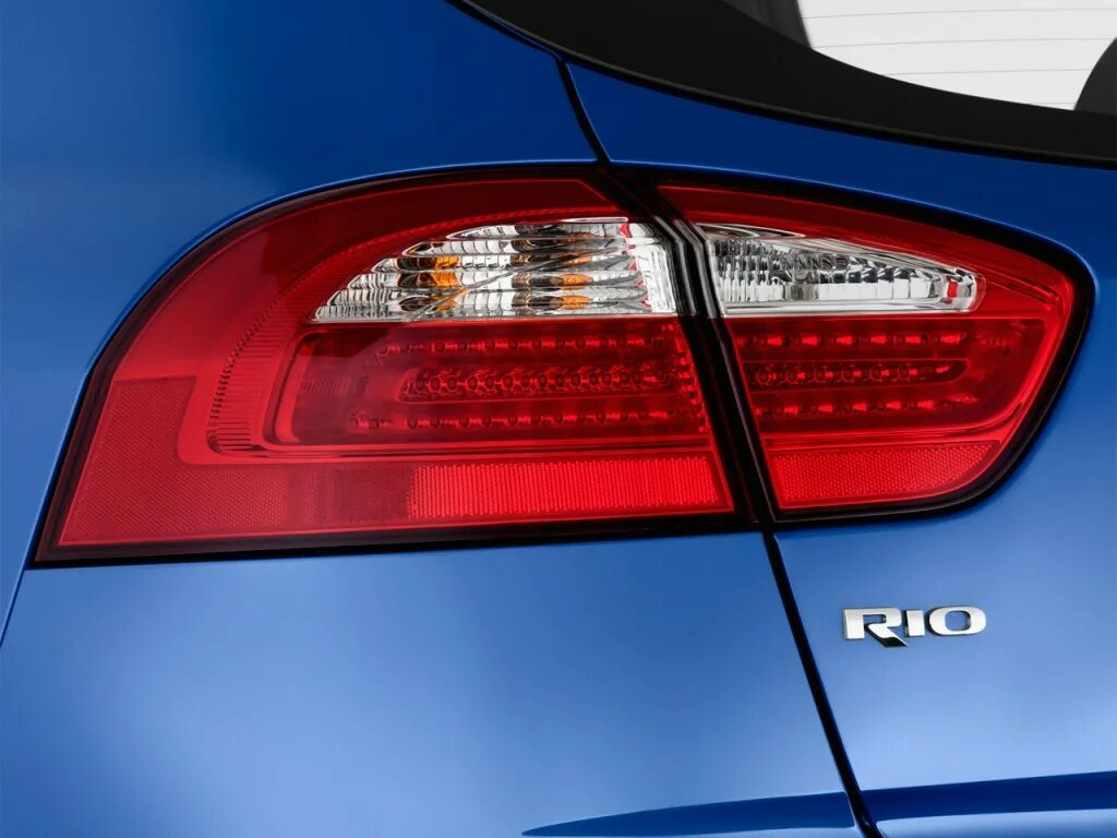 Rio фонарь задний. Задние фары Киа Рио 3. Kia Rio 2 Rear Lights. Задние Габаритные огни Киа Рио 4. Задние фары Киа Рио 2013.