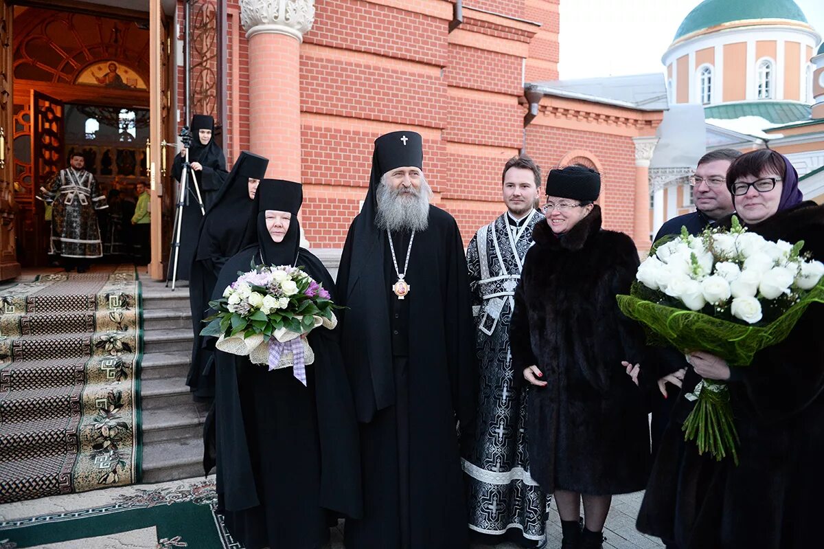 Хотьковский женский монастырь расписание. Покровский монастырь Хотьково. В Хотьково-Покровском монастыре.. Хотьков монастырь служба.