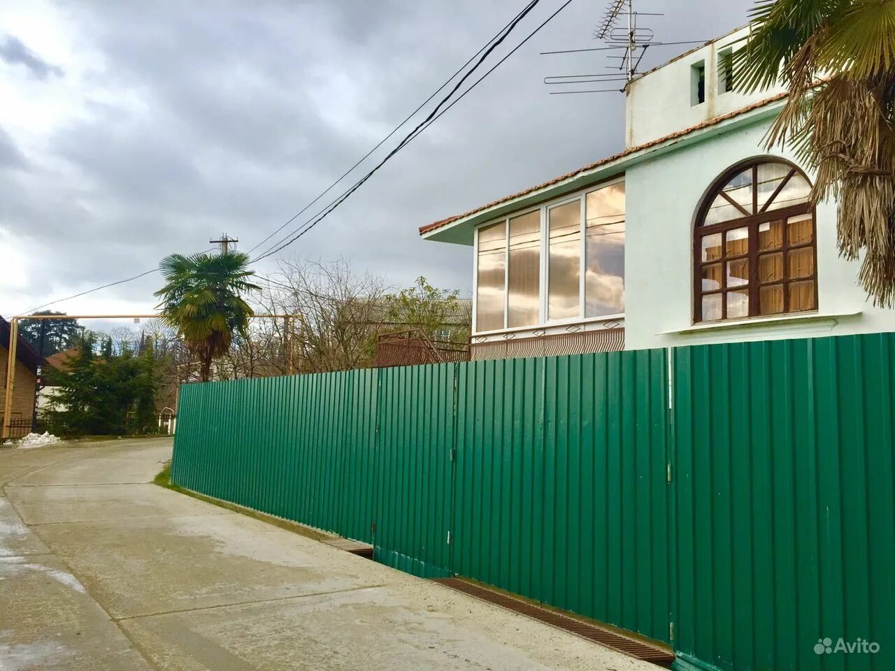 Найти на авито сочи. Найти на авито сочи. Дорога на дачу. Комната авито. Дом коттедж в сочи.