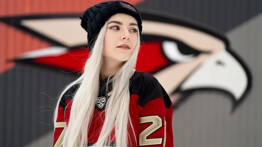 Eva elfie 2022. Ева элфи мокрая. Ева эльфи хоккей. Eva elfie, lika star, sasha sparrow, sybil - one mistress. Eva elfie lika star.