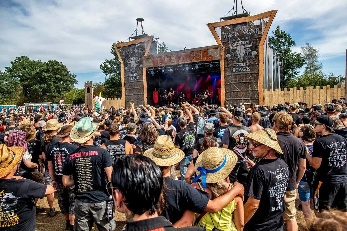 Open air 2. Wacken open air в германии. рок фестиваль wacken. вакен опен эйр. wacken фестиваль в германии девушки.