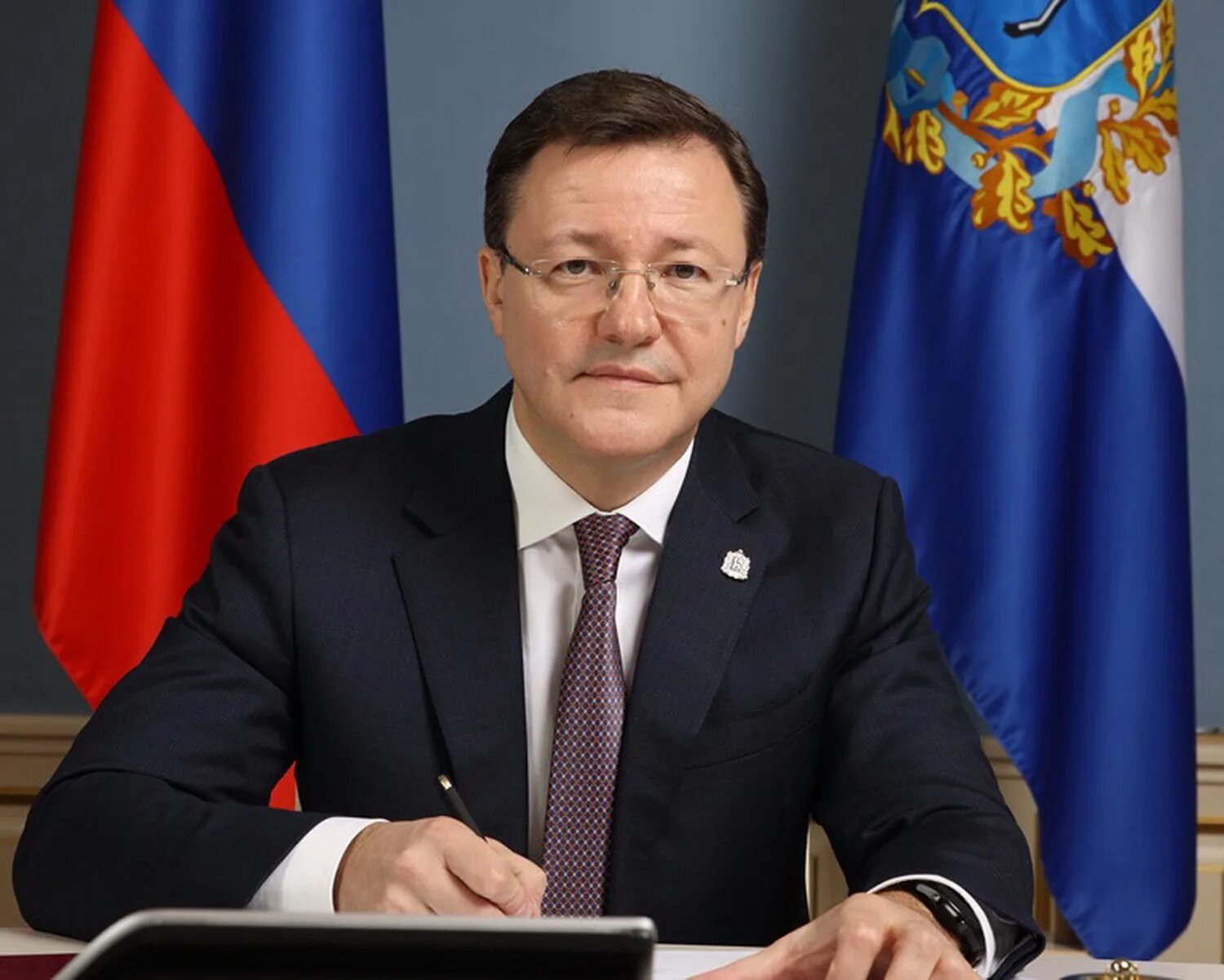 Азаров губернатор самарской области в октябрьске самарской области. Азаров губернатор сегодня. Дмитрий игоревич азаров. Губернатор самарской области дмитрий азаров фото. Азаров губернатор.