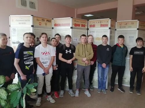 Ответы Mail.ru: Колонное здание справа-где-что известно?