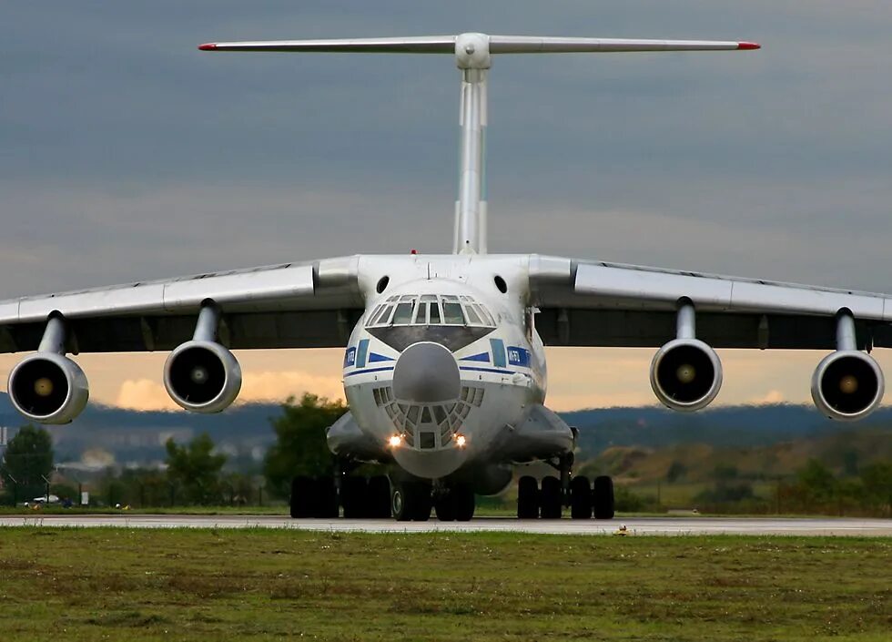 Самолет ил 76. Военный грузовой самолет ил 76. Ил-76 ВВС России. Самолет ил 76 МД. Военно транспортная авиация рф