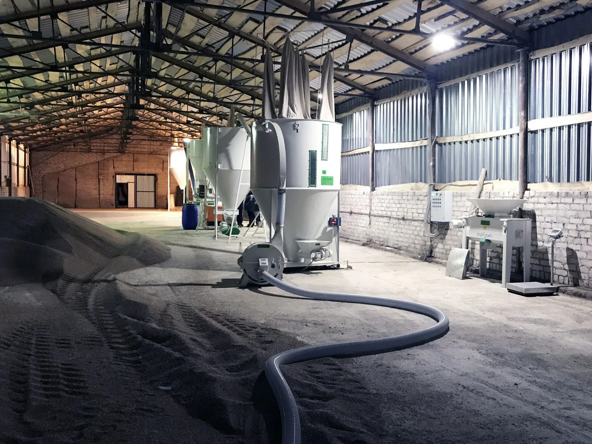 Телегрейфер дг-1. Скоростная сельхозтехника. Линия производства гранулированного комбикорма. Комбикормовый агрегат доза агро. Линия по производству гранулированного комбикорма лпкг-3.