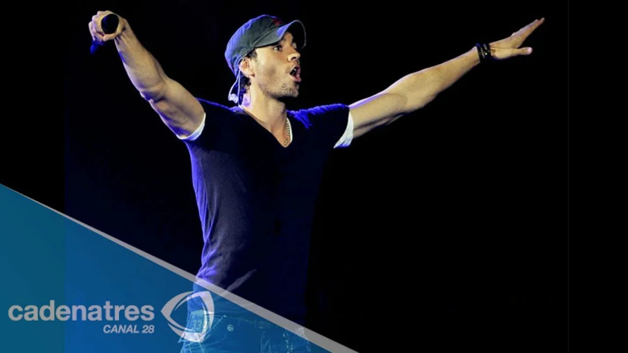 Лучшие хиты энрике иглесиаса слушать. Энрике иглесиас. энрике иглесиас фото. enrique iglesias торс. enrique iglesias с микрофоном.