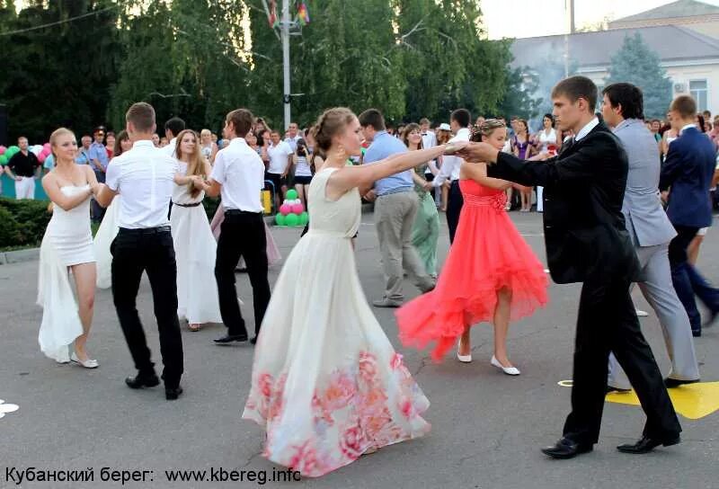 Погода в брюховецкой на сегодня. Кубанский берег Брюховецкая. Кубанский берег Брюховецкая последние. Кубанский берег Гормалев. Молодежная Брюховецкая.