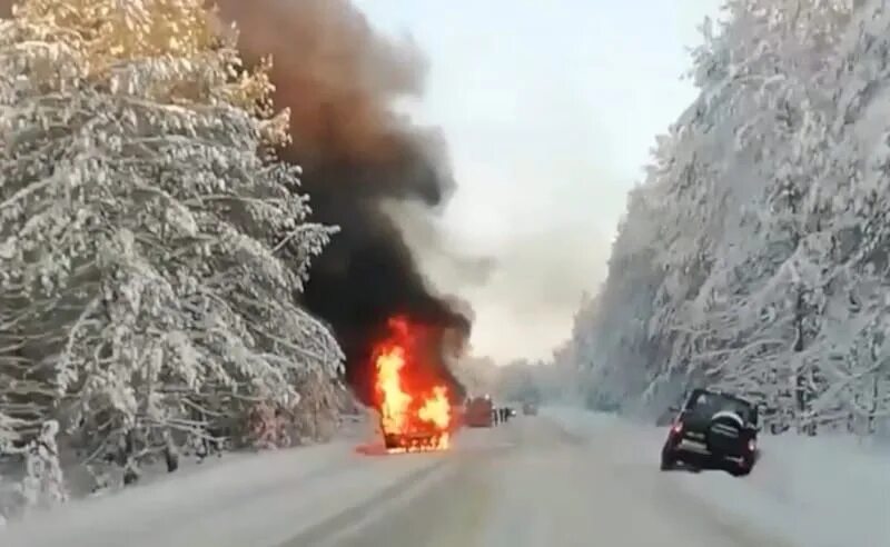 5 декабря 2021 год. Аварии на трассах зимой. Авария на трассе Ухта-Сыктывкар 03.01.2022. Авария на трассе Ухта-Сыктывкар 02.01.2022.