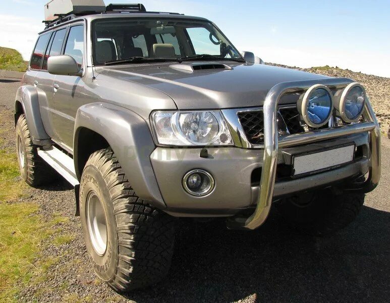 Капот патрол. Nissan Patrol y61 расширители. Патрол 61. Nissan Patrol y61 расширители 2010. Расширители арок Торбик Ниссан Патрол y61.